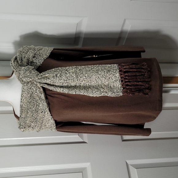 Ryu Long Sleeved Brown Top w/ Attached Scarf Shawl White & Black w/ Brown Medium - Picture 2 of 16